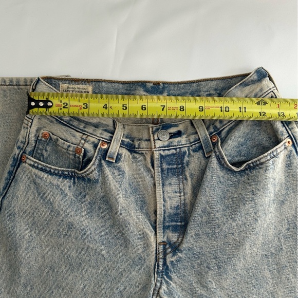 Levi’s Premium 501 ‘90s Women’s High Rise StraightLeg Jeans Button Fly LightWash - Picture 9 of 13